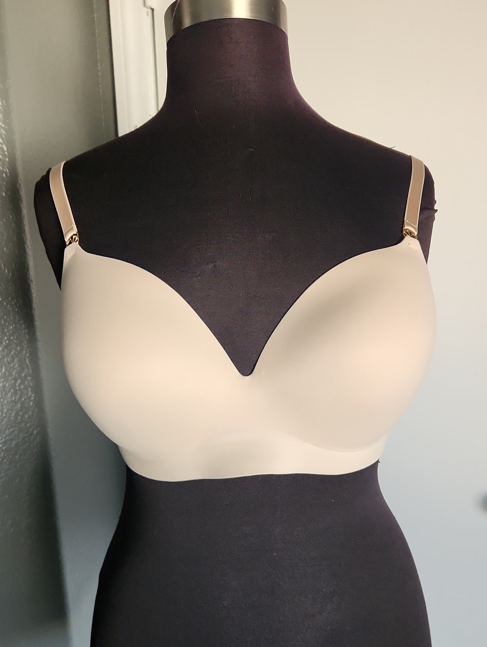 Victoria's Secret Love Cloud Nude wireless pushup Bra